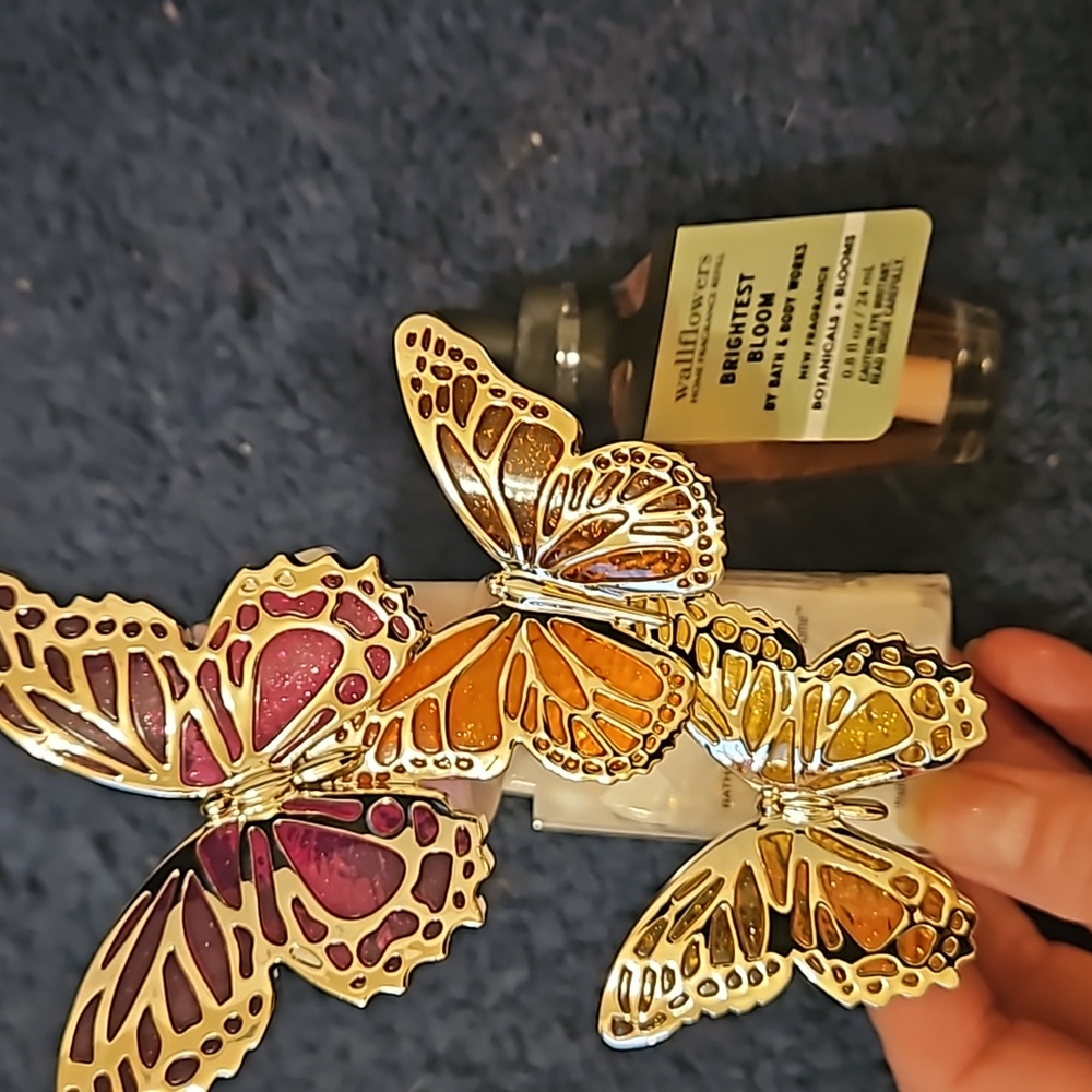 Bath and body works butterfly wall flower with one scent, Brightest bloom